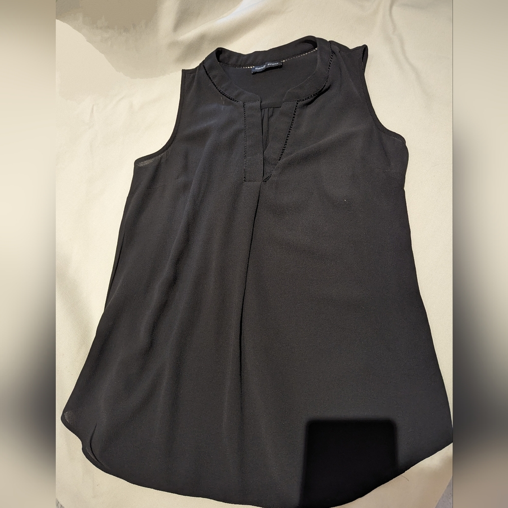 Classic sleeveless blouse